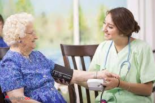 خدمات پرستاری سالمند در منزل با مجوز رسمی