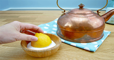 تمیز کردن ظروف مسی با خمیر لیمو و نمک